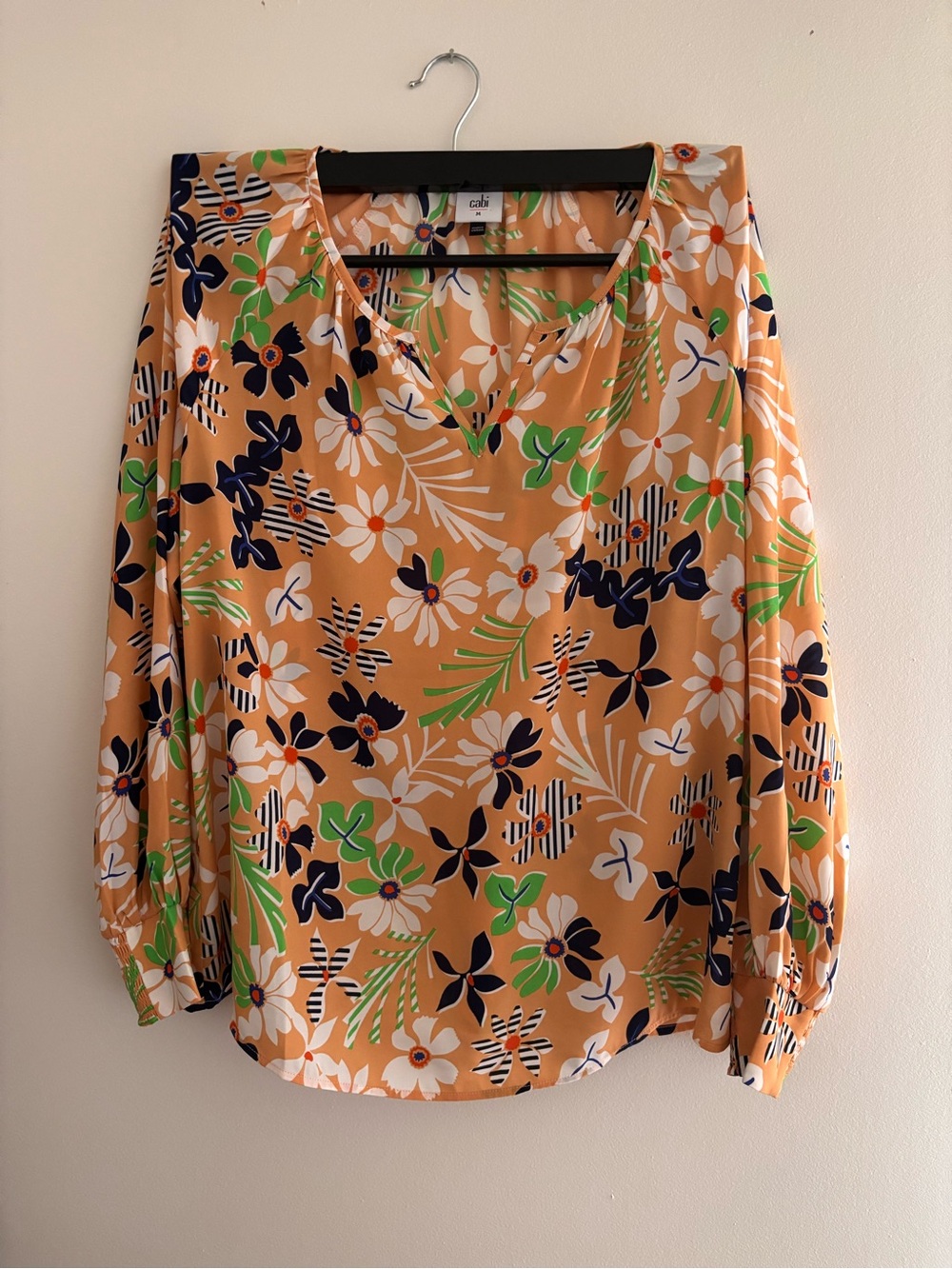 Cabi Size Med. Floral Blouse Long Sleeve Split Neck Smocked Cuffs 100% Polyester
